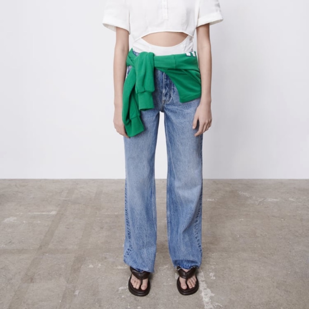 Zara Wide leg jeans in color dark denim, size 6